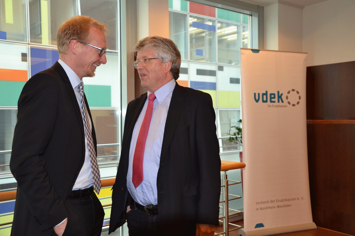 Dirk Ruiss (li, vdek NRW) mit Peter Stracke von der Kassenzahn&auml;rztlichen Vereinigung Westfalen-Lippe