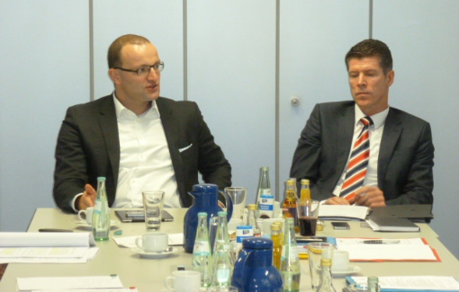 Heiner Beckmann von der BARMER neben Abgeordnetem Jens Spahn