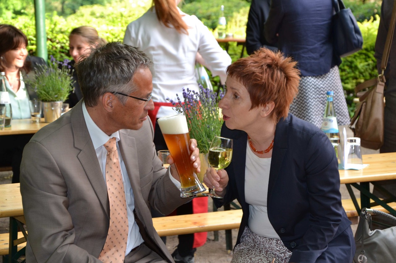 Dr. Rieger im Gespr&auml;ch mit Christiane Grote