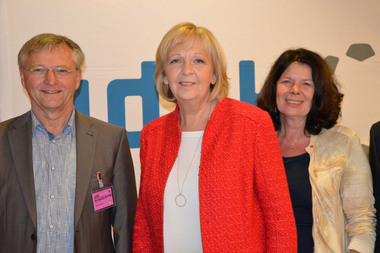 Michael S&uuml;llwod und Sigrid Averesch begr&uuml;&szlig;ten die SPD Landesvorsitzende und Ministerpr&auml;sidentin des Landes NRW, Hannelore Kraft, am Info-Stand des vdek.