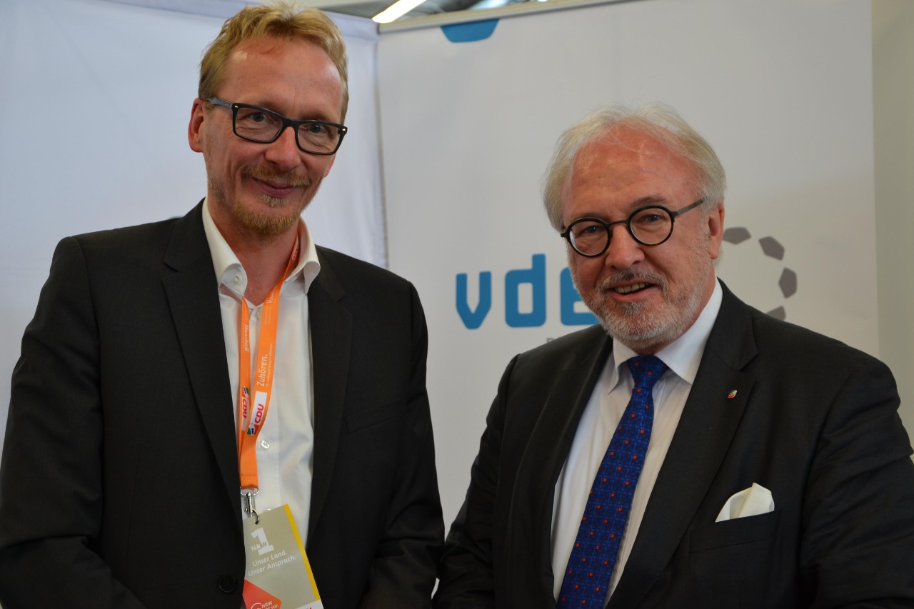 Dirk Ruiss, Leiter der vdek Landesvertretung NRW, mit MdB Dr. Rudolf Henke (re)