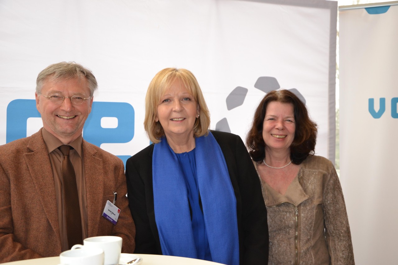 Kurz nach ihrer Wahl zur Parteivorsitzenden kam Ministerpr&auml;sidentin Hannelore Kraft zum Info-Stand des vdek. 