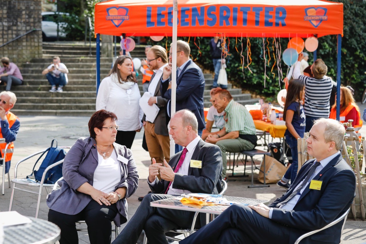 B&auml;rbel Br&uuml;nger (vdek) im Gespr&auml;ch mit Jochen Brink (Mitte - Pr&auml;sident der KGNW) und Matthias Blum (KGNW Gesch&auml;ftsf&uuml;hrer)