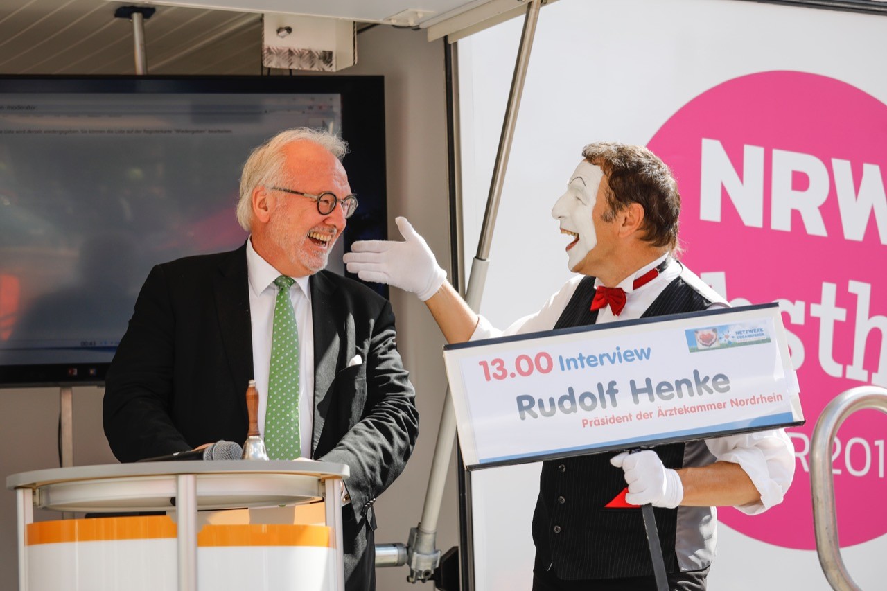 Rudolf Henke, MdB und Pr&auml;sident der &Auml;rztekammer Nordrhein, pl&auml;dierte f&uuml;r eine gesetzliche &Auml;nderung Richtung Widerspruchsl&ouml;sung.