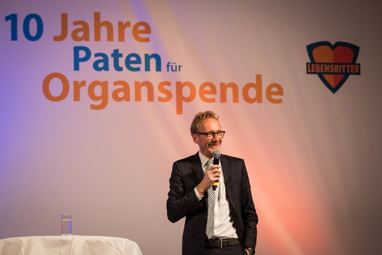 Dirk Ruiss, Leiter der vdek Landesvertretung NRW, begr&uuml;&szlig;t die G&auml;ste