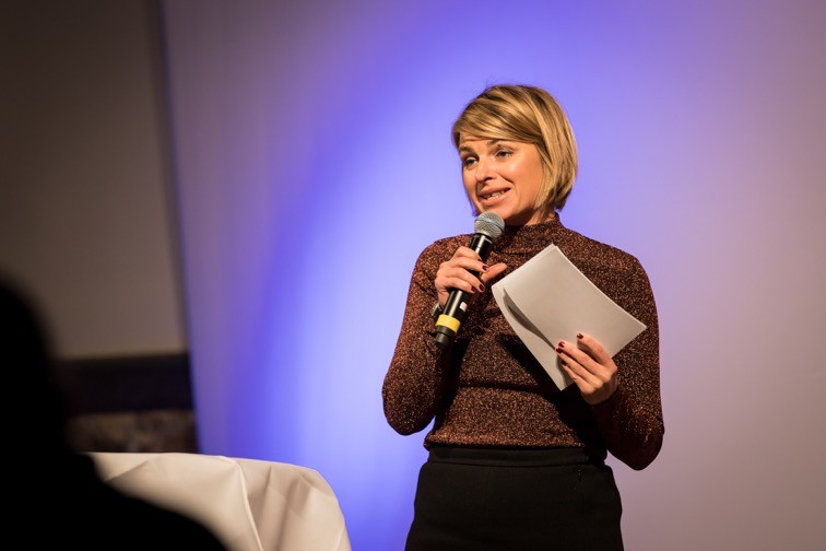 F&uuml;hrte fachkundig und sympathisch durch den Festabend - Sabine Heinrich