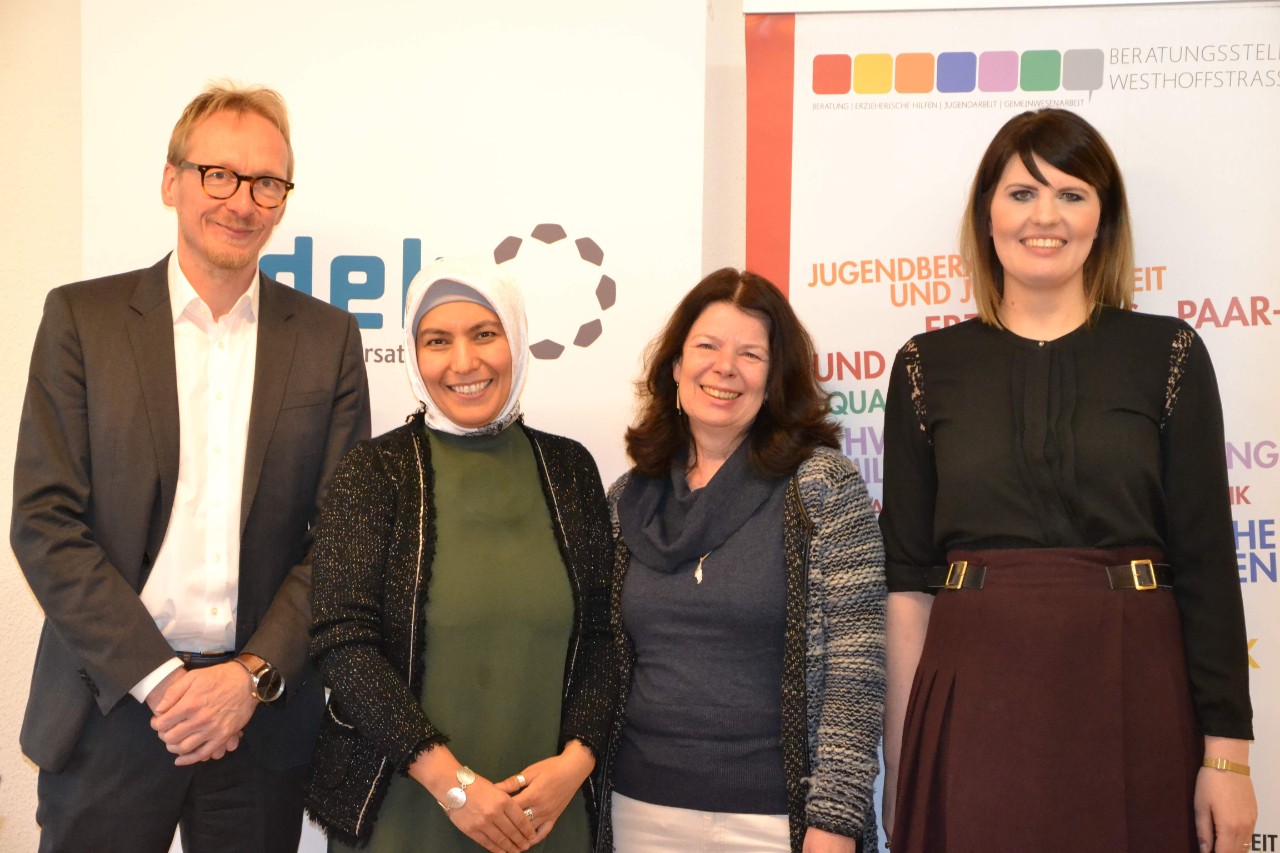 (v.l.n.r.) Dirk Ruiss (vdek), Dr. Bircan Kocabas (Projektleiterin), Sigrid Averesch-Tietz (vdek) und Dr. Nina Pohl (Soziales Zentrum Dortmund e.V.)