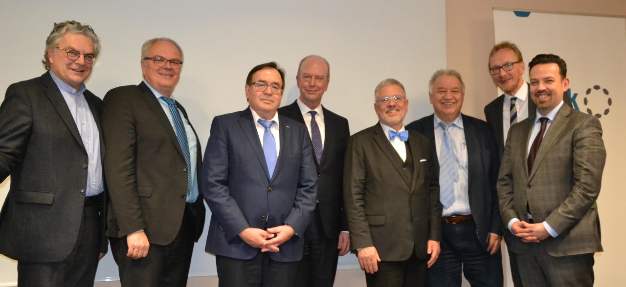 J&uuml;rgen Zurheide (Moderation), Prof. Szescenyi (Aqua-Institut), Dr. Nordmann (KVWL), Jochen Brink (KGNW), Dr. Bergmann (KVNO), Dr. Windhorst (&Auml;KWL), Dirk Ruiss (vdek NRW) und Helmut Watzlawik (MAGS)