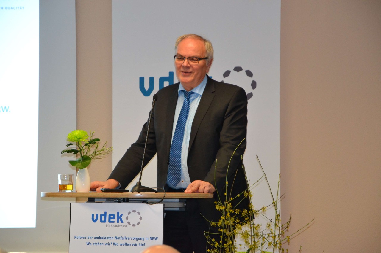 Prof. Dr. Joachim Szecsenyi stellt das vdek-Konzept der Portalpraxen vor