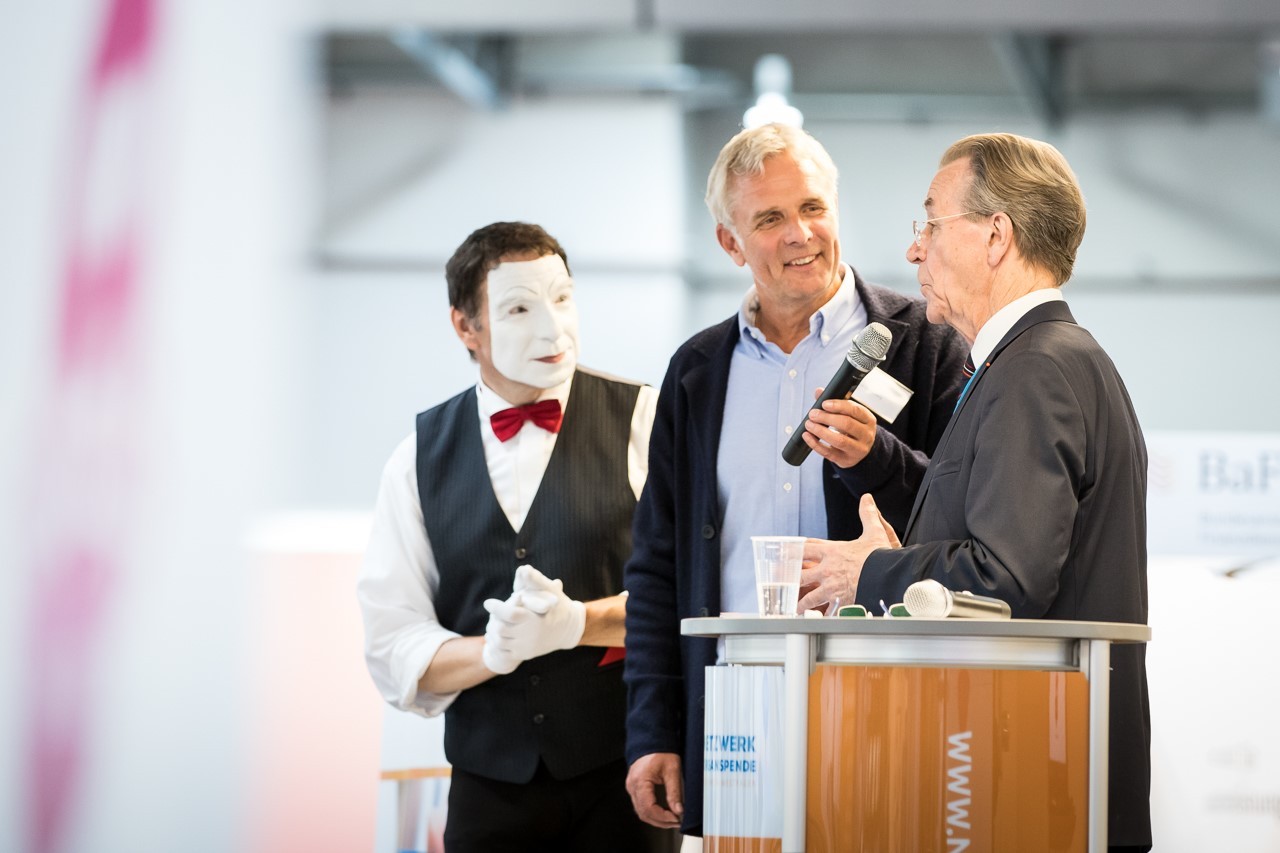 Moderator Hartmut Glittenberg interviewt Franz M&uuml;ntefering