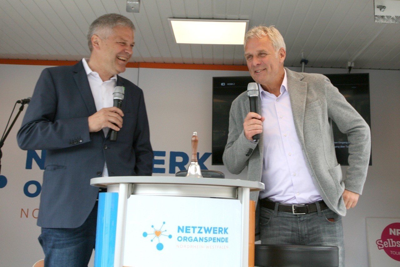 Moderator Hartmut Glittenberg im Gespr&auml;ch mit Dr. Johannes Albert Gehle, Vorstandsmitglied der &Auml;rztekammer Westfalen-Lippe.