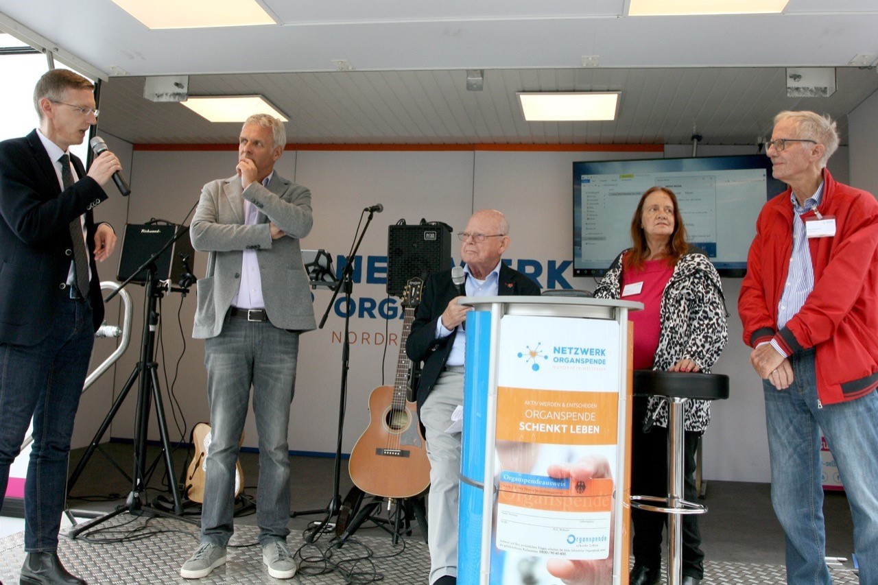 Talkrunde mit betroffenen Organtransplantierte und mit Dr. May von der Krankenhausgesellschaft NRW (re)