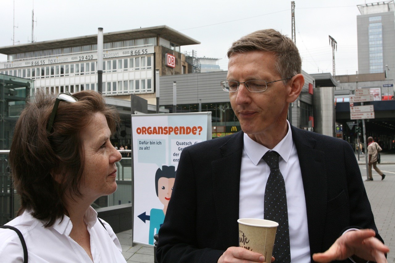 Karin G&ouml;rlich-Zander von der Agentur &quot;Die Werbt&auml;tigen&quot; und Dr. Peter-Johann May von der Krankenhausgesellschaft NRW