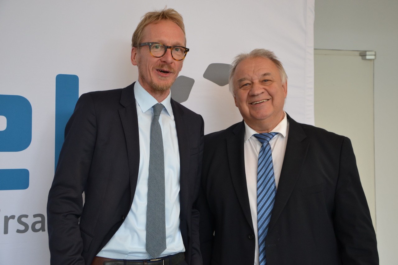 Dirk Ruiss (li) und Dr. Theodor Windhorst (Pr&auml;sident der &Auml;rztekammer Westfalen-Lippe)