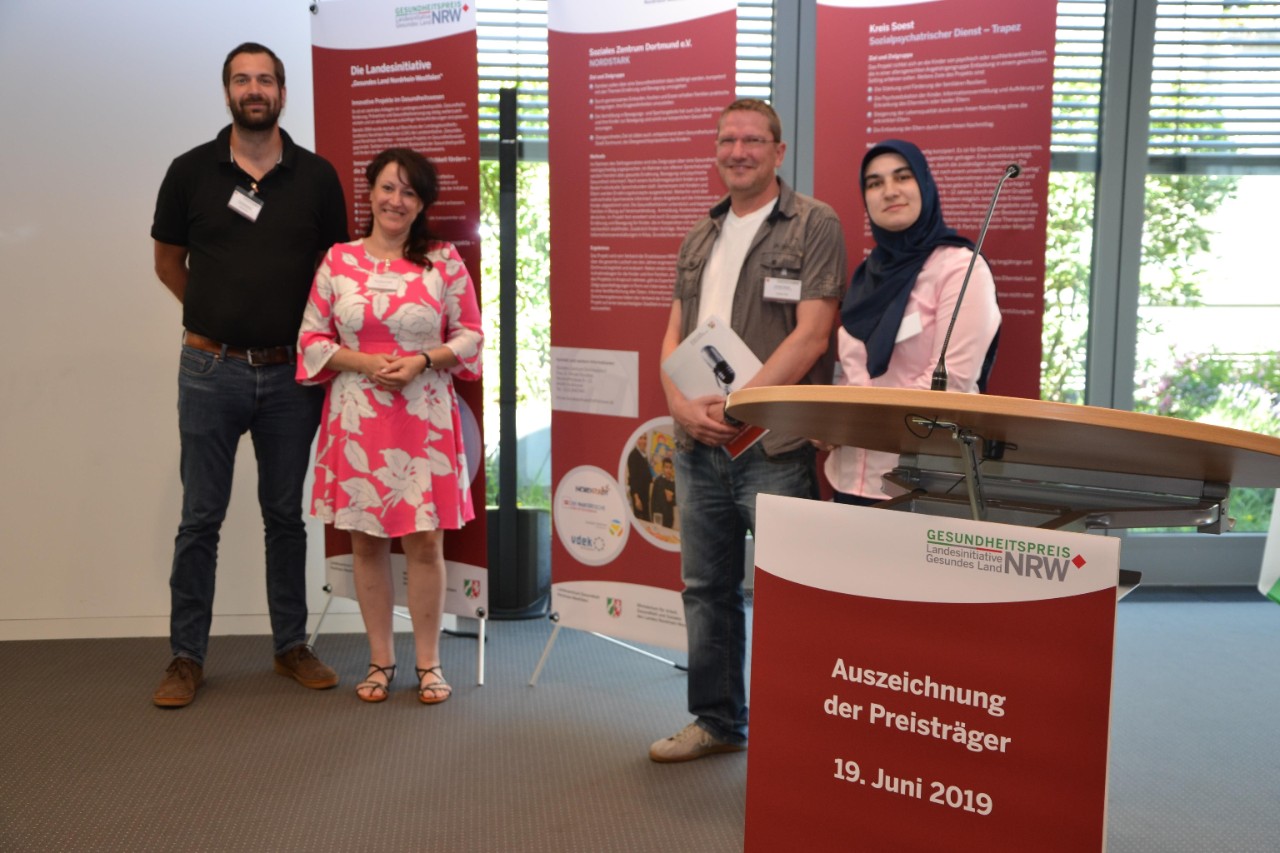 v.l.n.r.: Das Team vom Sozialen Zentrum Dortmund:  Tim Klockenbusch (Fachbereichsleiter), Heike Heymann-Pfeiffer (Vorst&auml;ndin), Thorsten Szelies und Fatma Karaca-Tekdemir (Nordstark-Mitarbeiter*in)