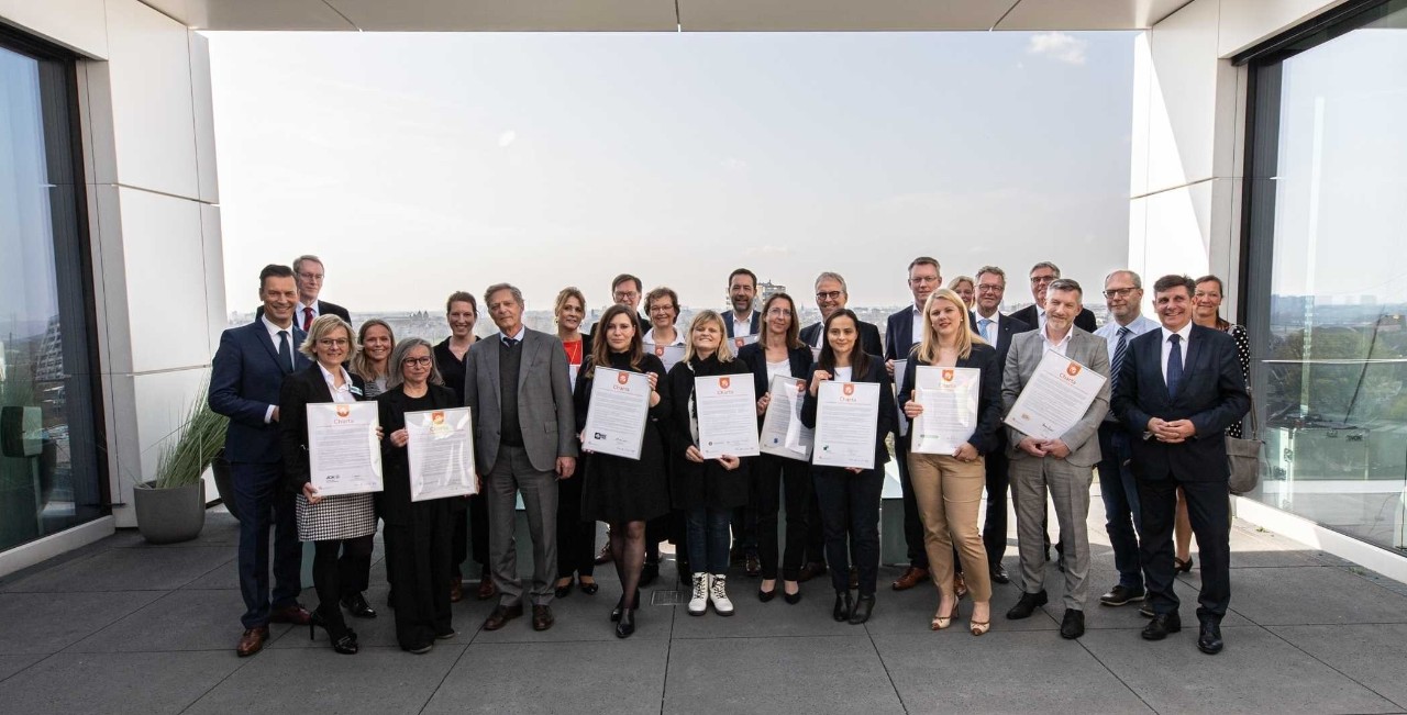 NRW_20220330_Verleihung_Charta_Vereinbarkeit_Beruf_Pflege_Ausschnitt