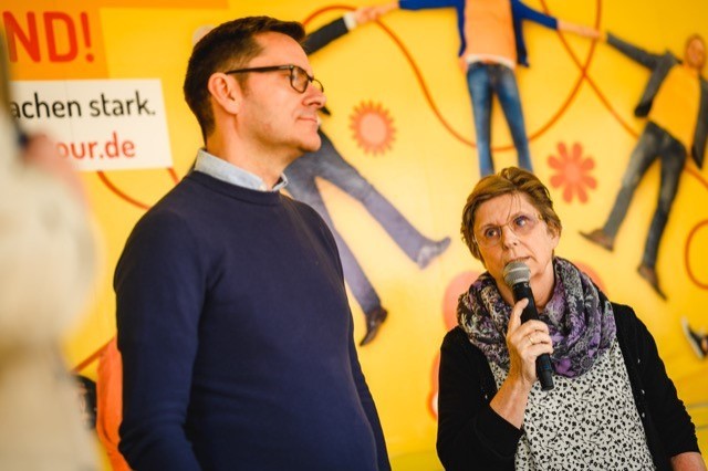 Andre Beermann (Sprecher des Landesarbeitskreises der Selbsthilfekontaktstellen) und Brigitte Wiegand (Fachausschuss Sucht Selbsthilfe NRW)