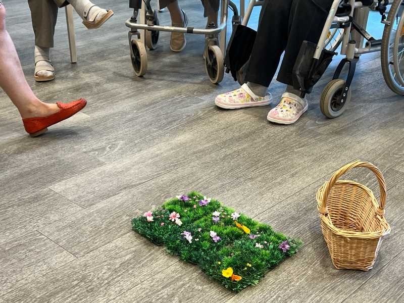 Accessoires in der Mitte des Stuhlkreises