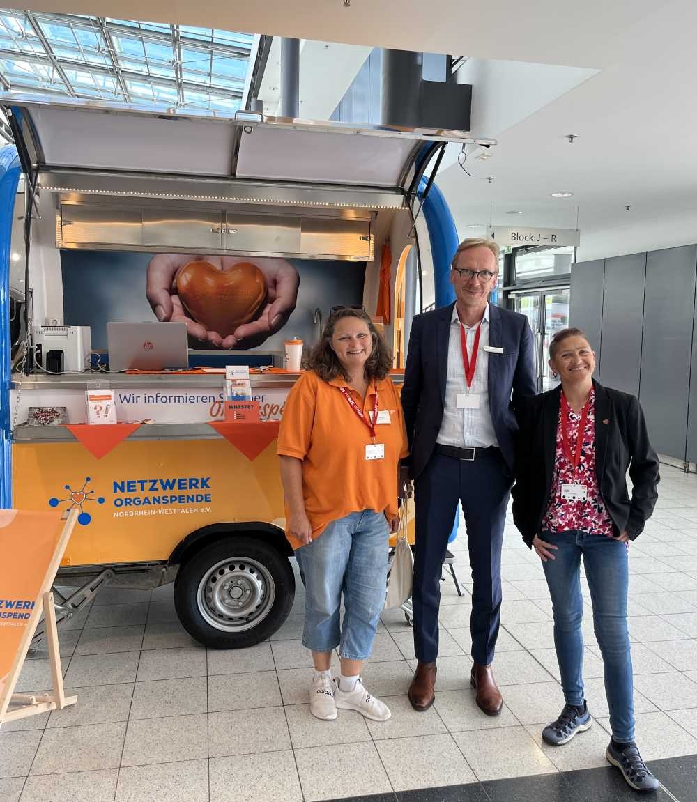vlnr: Konstanze Birkner (Gesch&auml;ftsf&uuml;hrerin Netzwerk Organspende), Dirk Ruiss (Leiter der vdek-Landesvertretung NRW) und Claudia Krogul (Netzwerk Organspende)