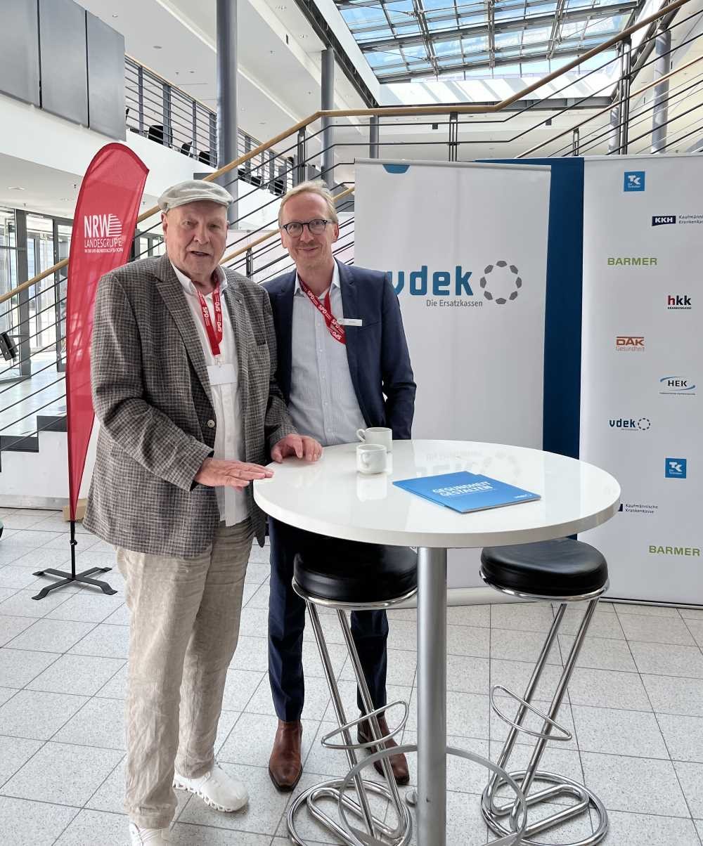 vlnr:  G&uuml;nter Garbrecht, Ombudsperson beim Medizinischen Dienst Westfalen-Lippe mit Dirk Ruiss (Leiter der vdek-Landesvertretung NRW)