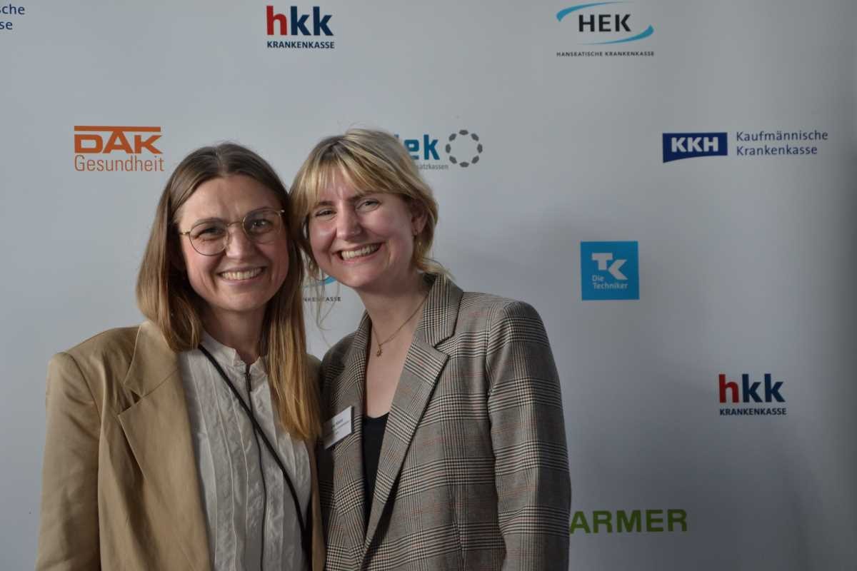 Tatjana Hoffmann und Lisa Wiertz (beide KKH)