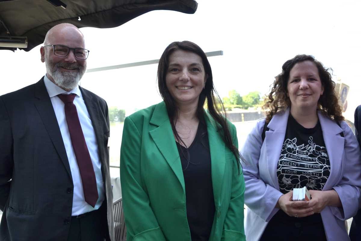 Dr. Scott Oliver Grebe, Gesch&auml;ftsf&uuml;hrender Arzt der Deutsche Stiftung Organtransplantation (DSO) in NRW, Meral Thoms MdL und Jule Wenzel MdL
