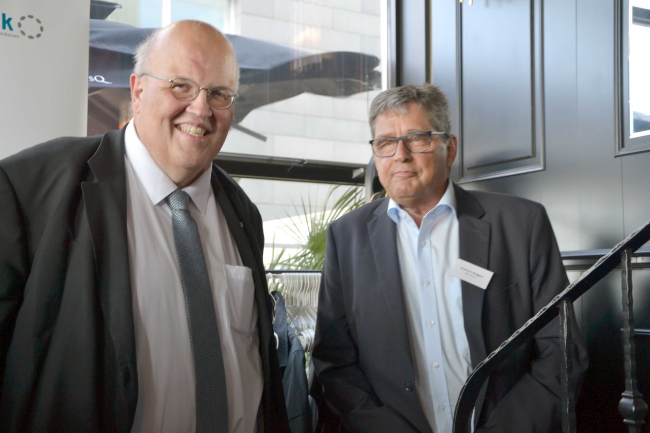Klaus Overdiek (Leiter DAK-Gesundheit NRW) und Klaus Woggon (Leiter Landesvertragspolitik Nord-West IKK classic)