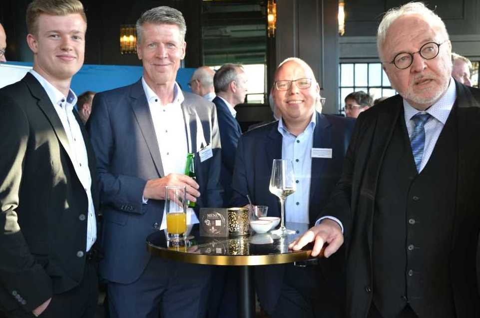 Marius Beckmann (vdek NRW), Heiner Beckmann (Leiter der BARMER-Landesvertretung NRW), Christian Breidenbach (vdek NRW) und Rudolf Henke (Pr&auml;sident der &Auml;rztekammer Nordrhein)