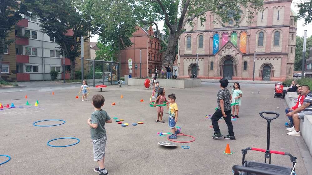 Spiel- und Bewegungsangebote auf dem Neustadtplatz