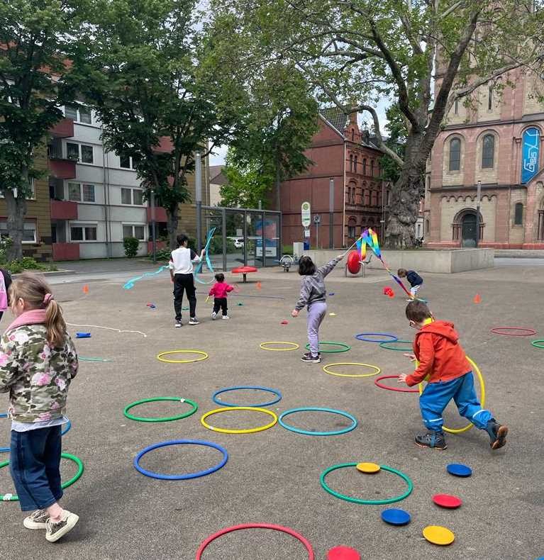 Spiel- und Bewegungsangebote auf dem Neustadtplatz