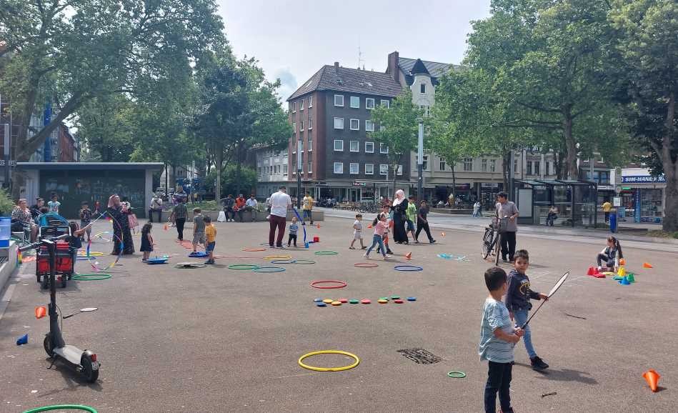 Spiel- und Bewegungsangebote auf dem Neustadtplatz