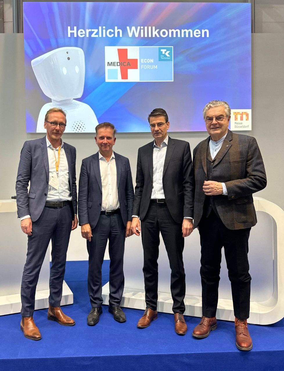 v.l.n.r.: Dirk Ruiss, Prof. Dr. Wolfgang Greiner, Dr. Martin Albrecht, J&uuml;rgen Zurheide
