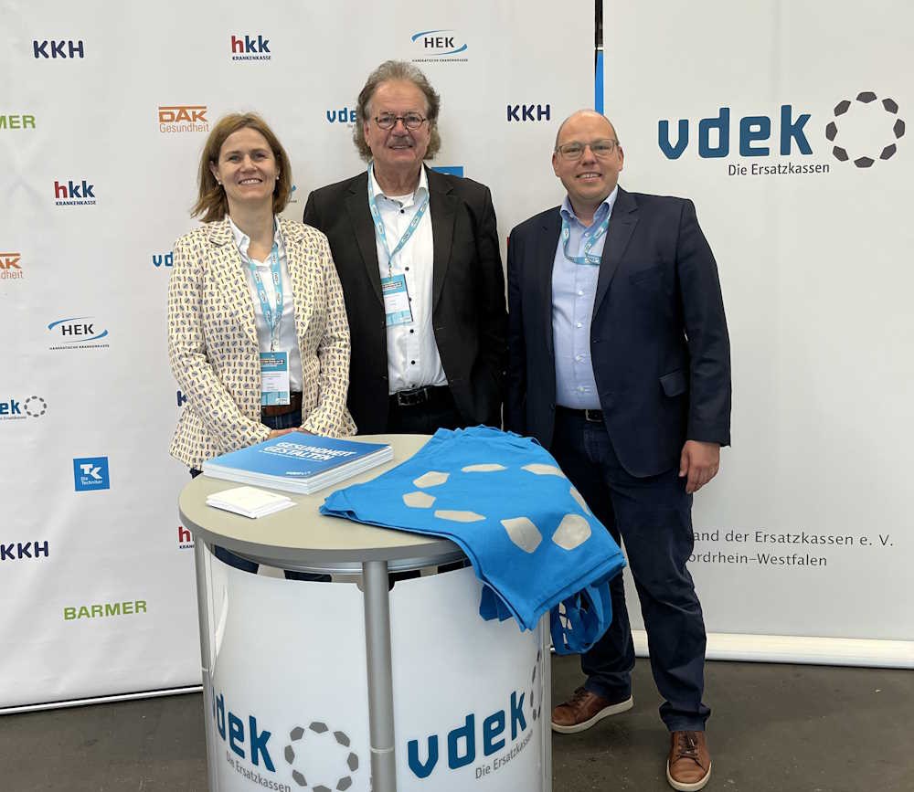vlnr: Daniela Mruck (Referatsleiterin Pflege, vdek NRW), Roland Jung (DAK) und Christian Breidenbach (Pressesprecher, vdek NRW)