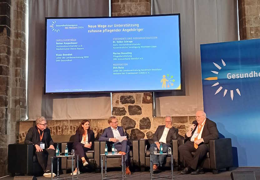 vlnr: Dr. Volker Schrage (KVWL), Marina Hesseling (DRK Kreisverband Steinfurt e. V.), Dirk Ruisss (vdek NRW), Reiner Kasperbauer (Medizinischer Dienst Bayern, Vorstandsvorsitzender a.D.) und Klaus Overdiek (DAK-Gesundheit)