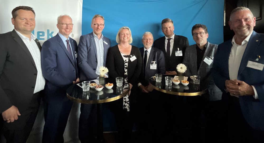 vlnr: Christian Berger MdL, Daniel Hagemeier MdL, Dirk Ruiss, Christina Ide, Dr. Frank Bergmann, Staatssekret&auml;r Matthias Heidmeier, Prof. Dr. Raymond Voltz und Guido G&ouml;rtz MdL