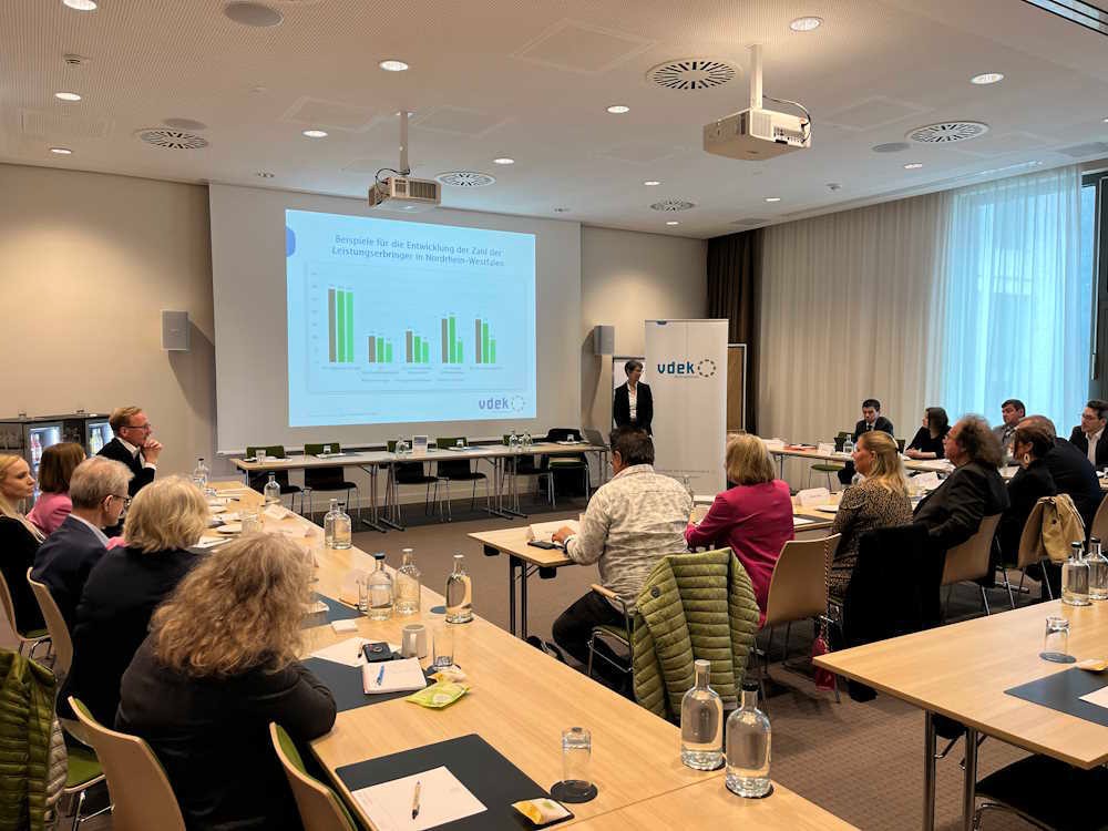 Pr&auml;sentation von der stv. Leiterin der vdek NRW-Landesvertretung Birthe Motzkus 