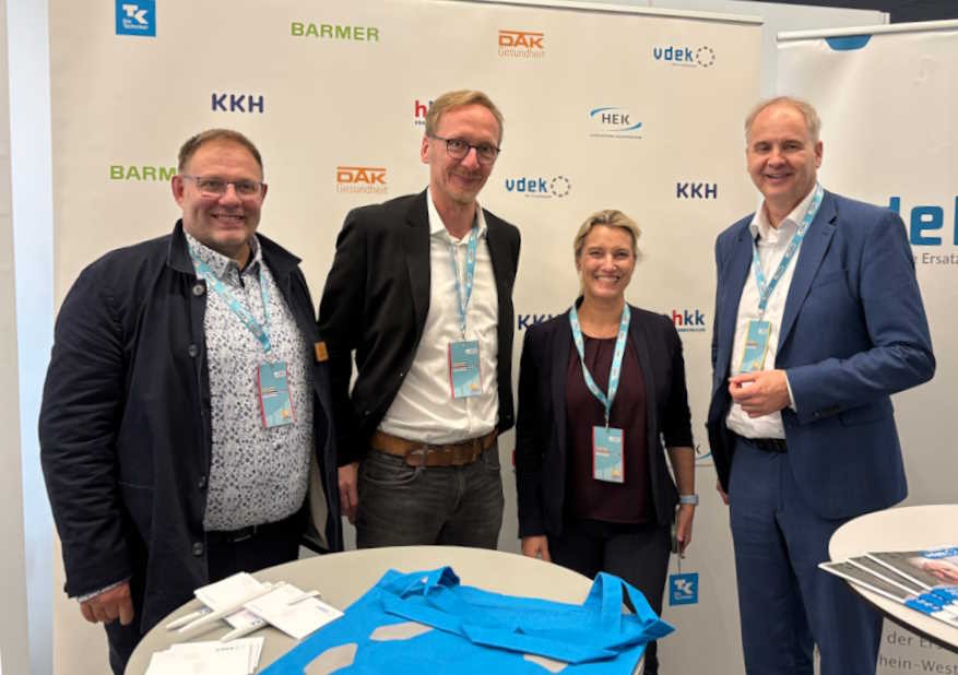 BKK Nordwest-Pressesprecher Georg Stamelos, vdek NRW-Leiter Dirk Ruiss, Pflegekammer NRW-Pr&auml;sidentin Sandra Postel und KGNW-Gesch&auml;ftsf&uuml;hrer Matthias Blum