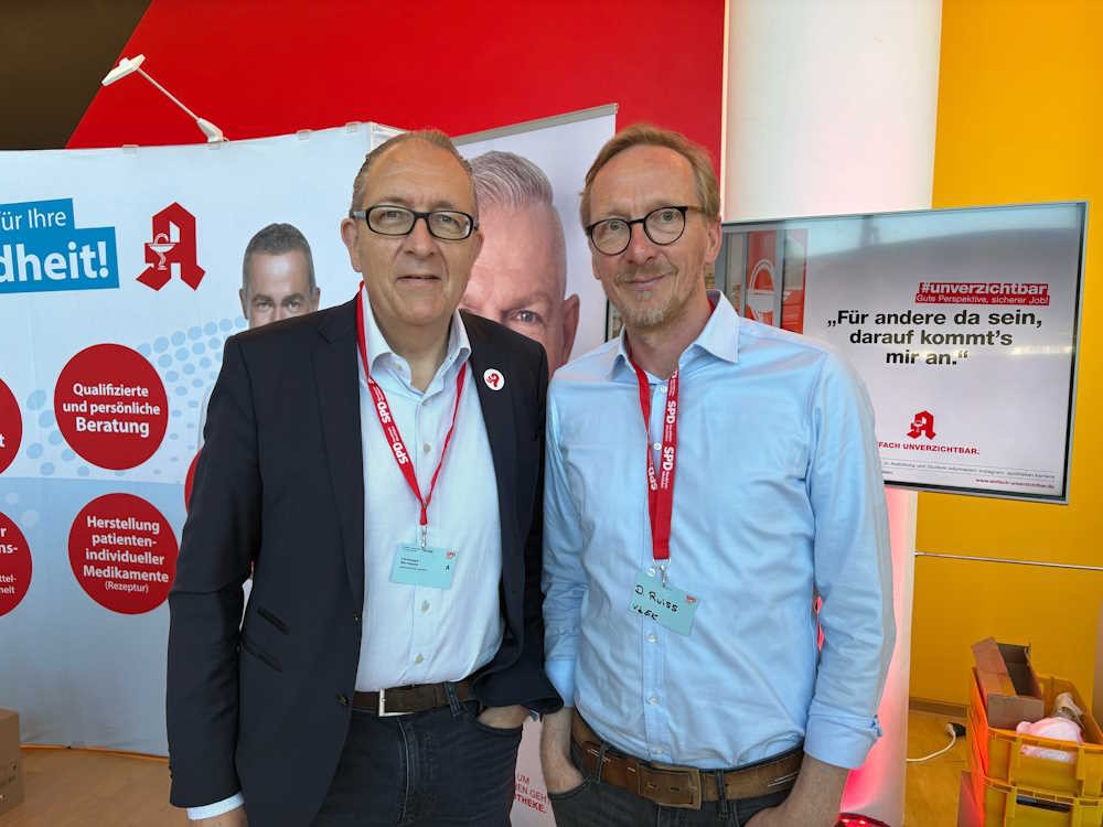 Dr. Christoph Herrmann von der Apothekerkammer Nordrhein mit Dirk Ruiss