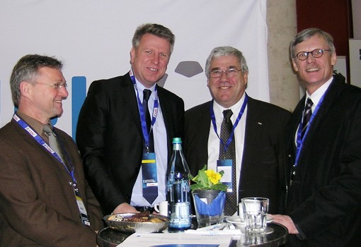 (v.l.n.r.): Michael S&uuml;llwold (vdek), Thomas M&uuml;ller (KVWL), Hans-Werner Veen (DAK) und Dr. Thomas Kriedel (KVWL)