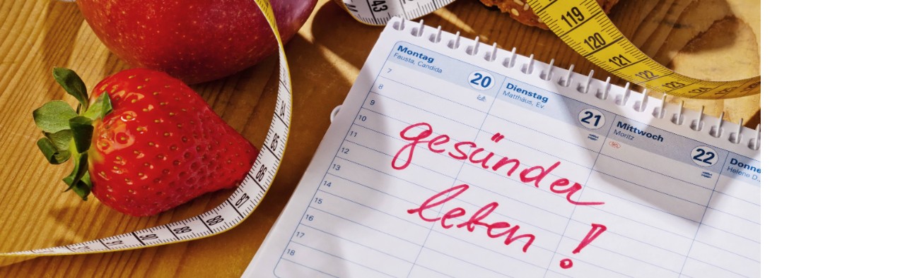 Obst, Maßband und die Notiz "Gesünder leben"