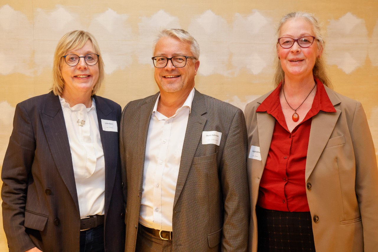 vlnr. Ulrike Elsner, Vorstandsvorsitzende vdek, Martin Schneider, Leiter vdek Rheinland-Pfalz und Saarland, und Claudia Ackermann, Leiterin vdek Hessen