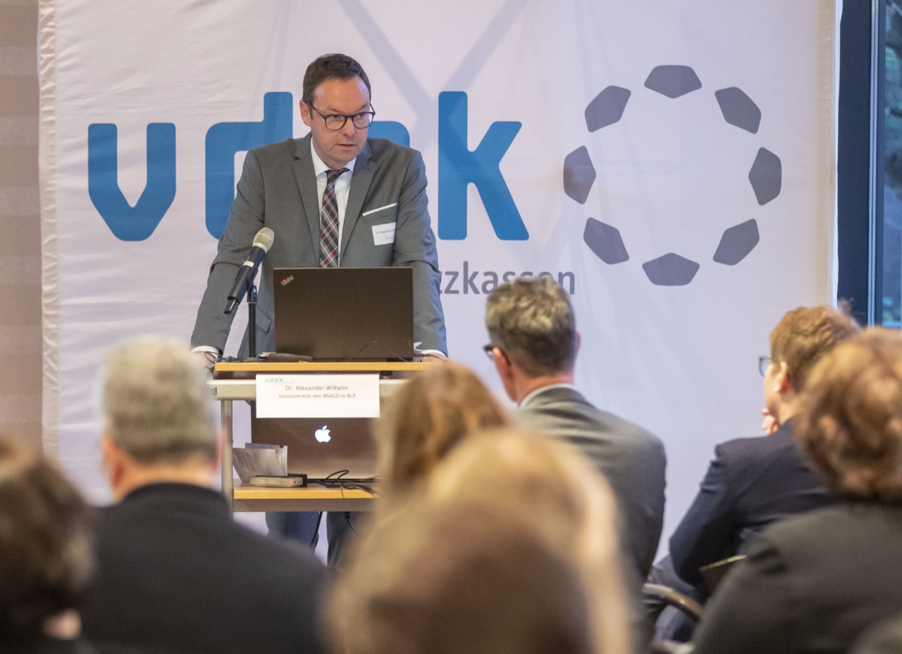 Dr. Alexander Wilhelm, Staatssekret&auml;r des Ministeriums f&uuml;r Soziales, Arbeit, Gesundheit und Demografie in Rheinland-Pfalz spricht sein Gru&szlig;wort
