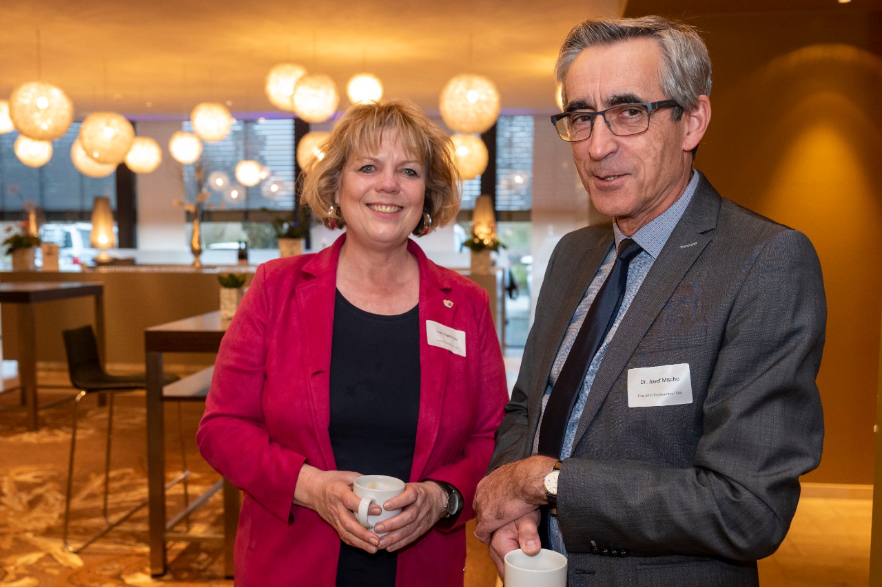 Zeit f&uuml;r Begegnungen &uuml;ber die Landesgrenzen hinaus: Ines Engelmohr, Pressesprecherin der &Auml;rztekammer Rheinland-Pfalz trifft Dr. Josef Mischo, Pr&auml;sident der &Auml;rztekammer des Saarlandes