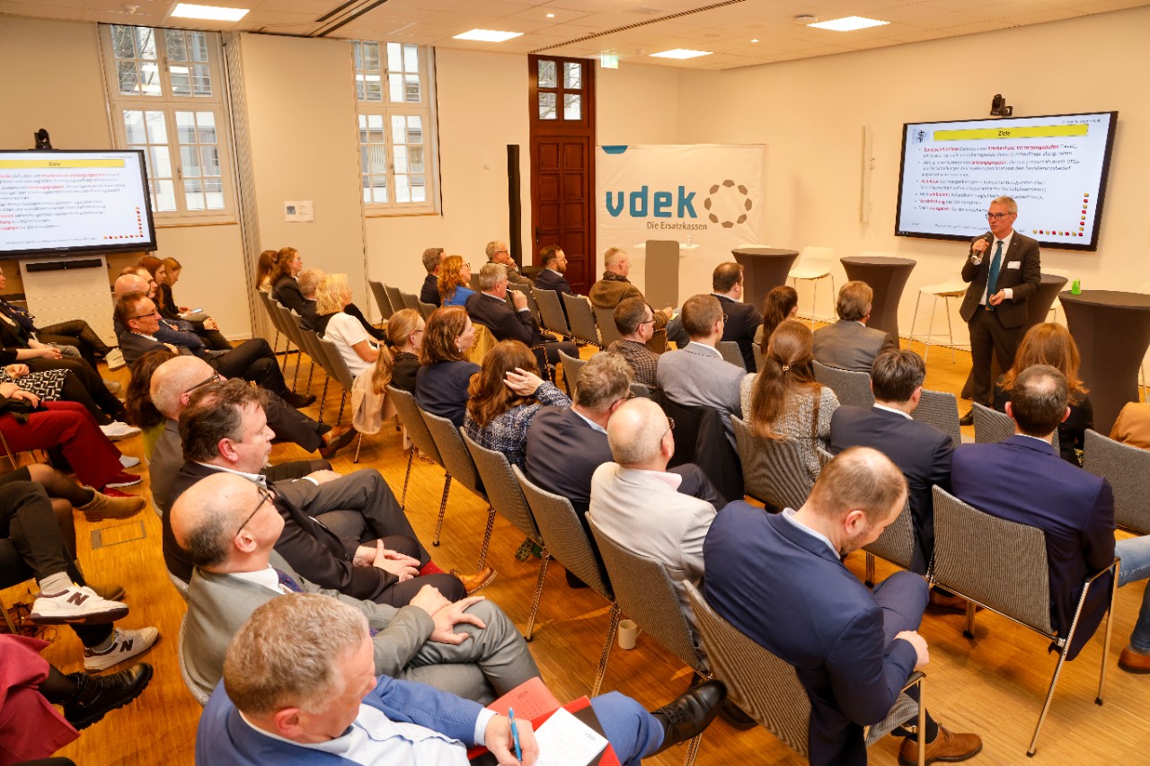 Teilnehmerinnen und Teilnehmer beim Ersatzkassenforum der vdek-Landesvertretungen Rheinland-Pfalz und Saarland