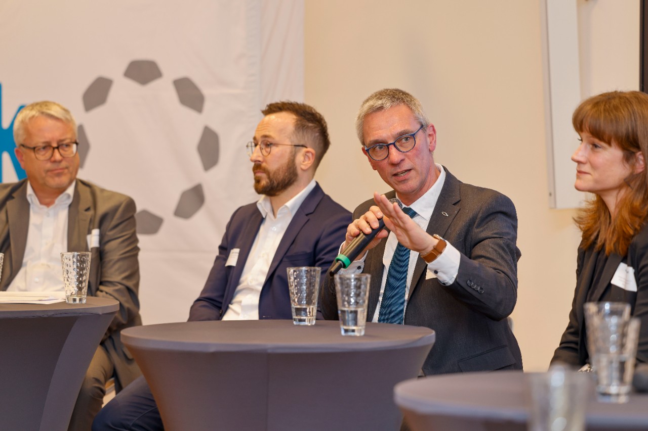 vlnr. Martin Schneider vdek, Sebastian Spottke Marienhaus GmbH, Prof. Dr. Thomas Kolb Hochschule RheinMain und Katharina Heil Ministerium f&uuml;r Wissenschaft und Gesundheit