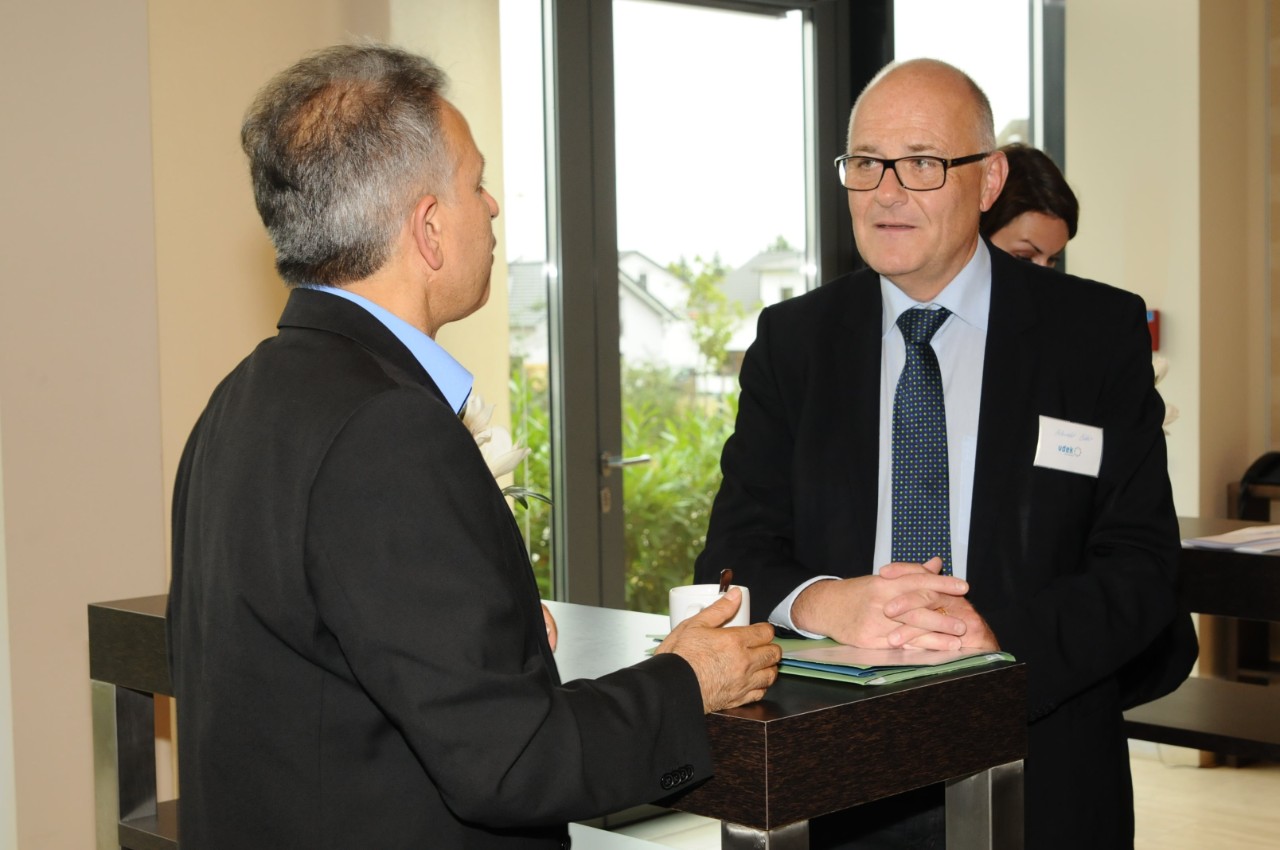 Albrecht B&auml;hr (PflegeGesellschaft Rheinland-Pfalz) im Gespr&auml;ch mit Dr. Rahim Schmidt (MdL)