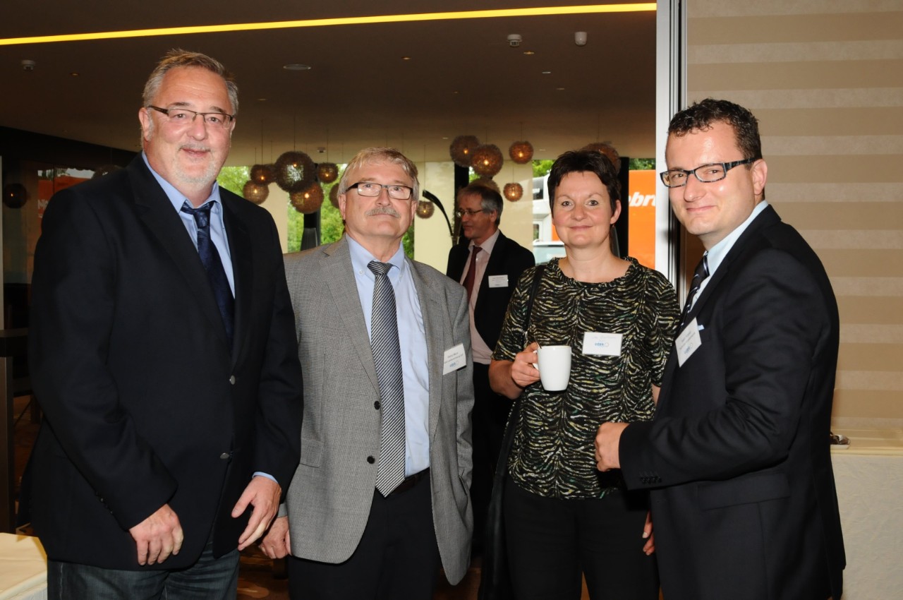 Fachleute der ambulanten Versorgung (v.l.): Gunther Beth (KV), Heinz Marx (vdek), Jutta Bartmann (AOK), Sven F&uuml;ssel (TK)