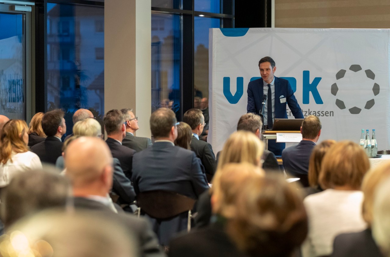 Prof. Dr. Andreas Beivers referiert &uuml;ber das Thema &bdquo;Sektoren&uuml;bergreifende Versorgung &ndash; was sind die n&auml;chsten Schritte?&ldquo;