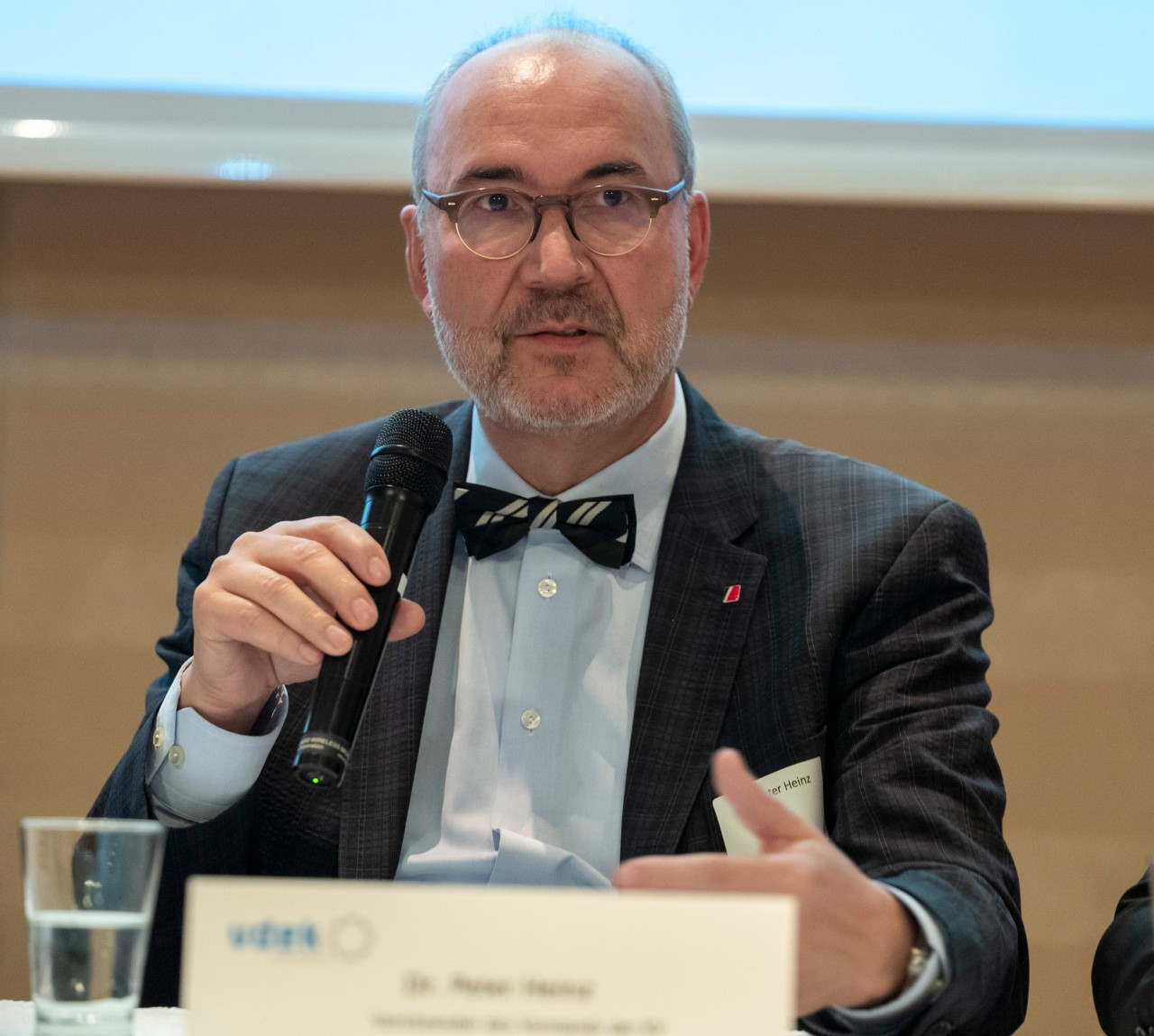 Vorsitzender des Vorstandes der Kassen&auml;rztlichen Vereinigung Rheinland-Pfalz, Dr. Peter Heinz, macht seine Standpunkte klar