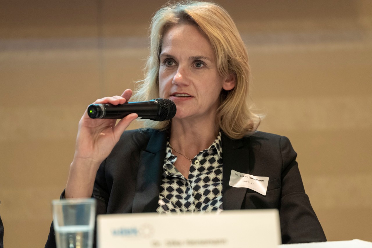 Dr. Silke Heinemann, die rheinland-pf&auml;lzische Abteilungsleiterin des Ministerium f&uuml;r Soziales, Arbeit, Gesundheit und Demographie, vertritt die politische Sichtweise
